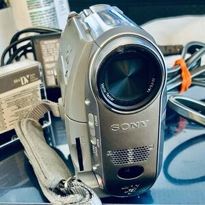 Sony DCR-HC40 MiniDV Handycam Digital Video Camera Recorder – Made in Japan